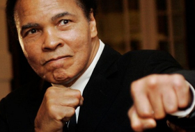 Легендарный боксер Мохаммед Али попал в больницу